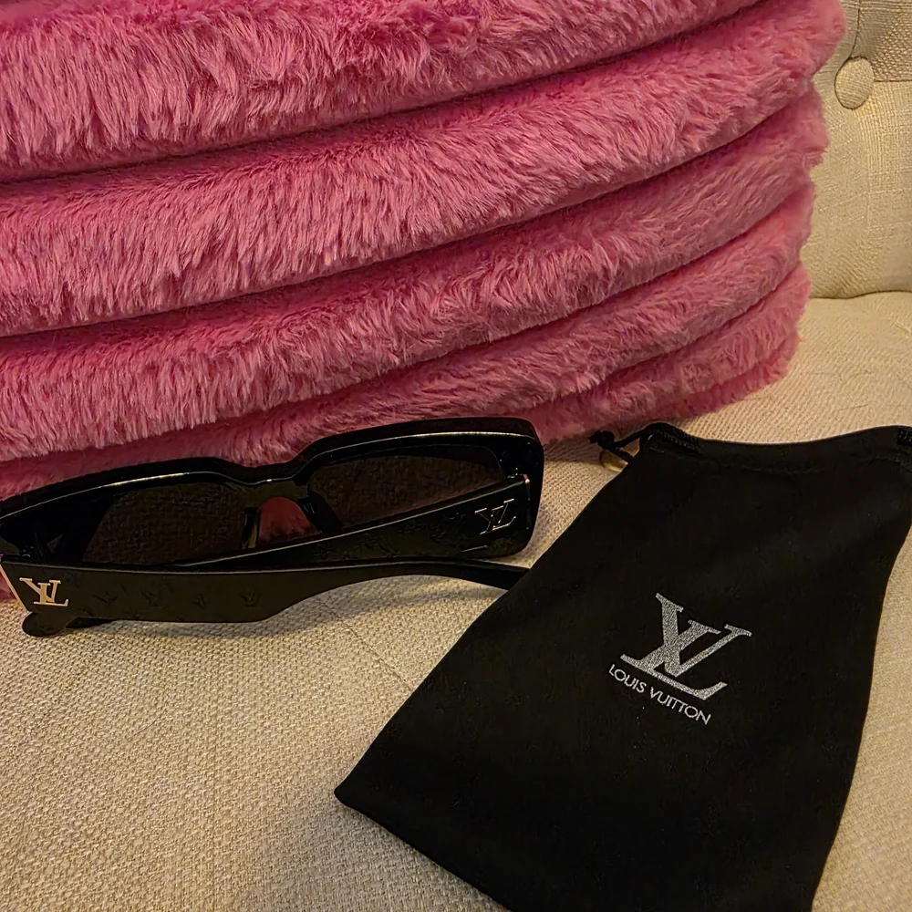 Black Sunglasses - Picture 7 of 7